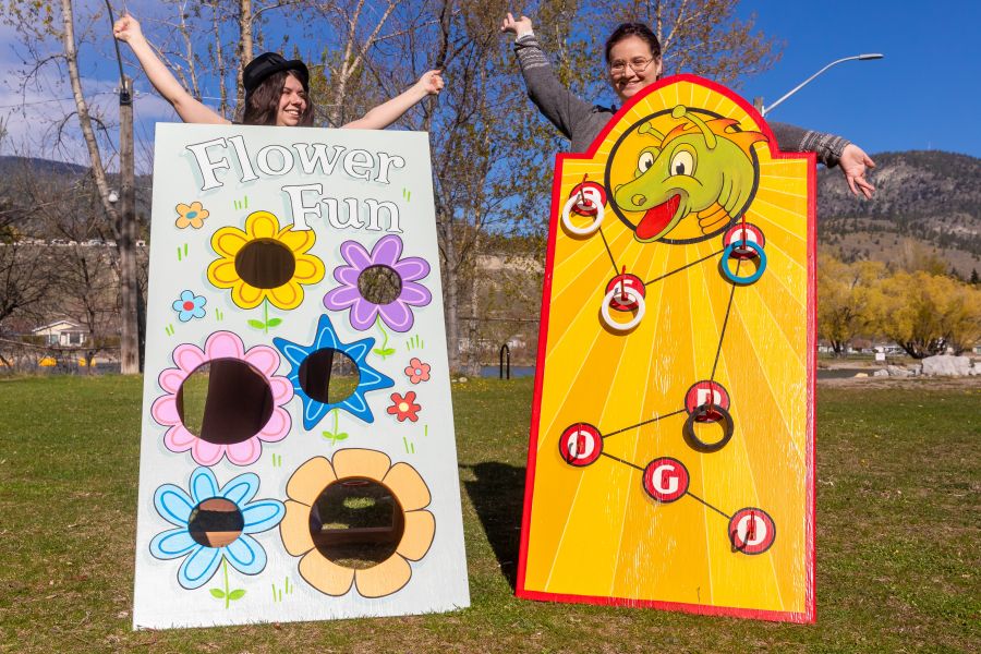 <who>Photo Credit: NowMedia/Gord Goble</who> SS Sicamous reps Katie Pereira and Caitlyn Beairsto