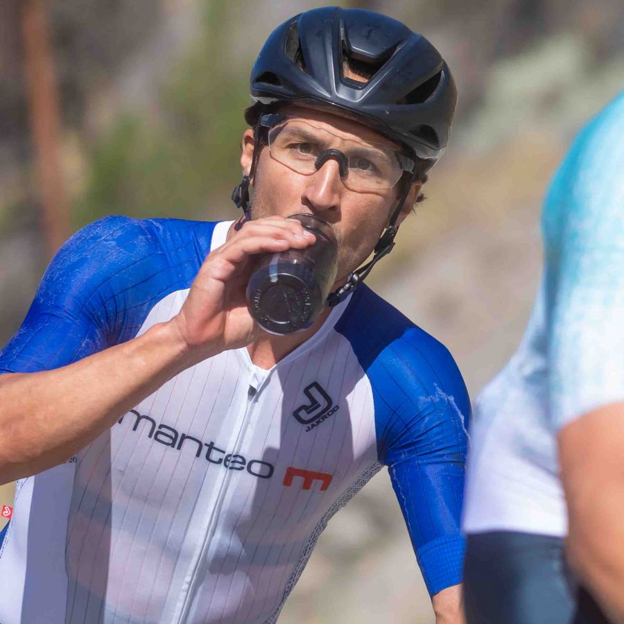 <who>Photo Credit: NowMedia/Gord Goble</who> Granfondo victor Lee Agur takes a sip and a glance while climbing Hwy 3A