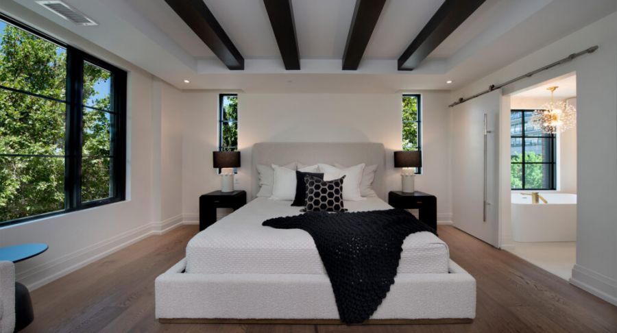 </who>A bedroom at 450 PARC.