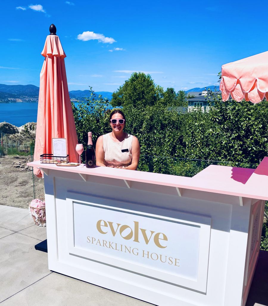 </who>Evolve Sparkling House estate manager Anna Patterson at the welcome bar.