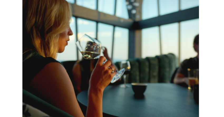 <who>Photo credit: The Rise Resort</who>The Edge has a restaurant, patio, bar and lounge.