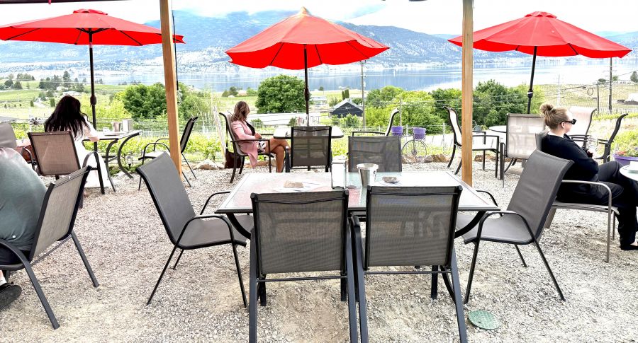 </who>Devour your pizza on Chain Reaction's patio with a view over vineyards and Okanagan Lake.