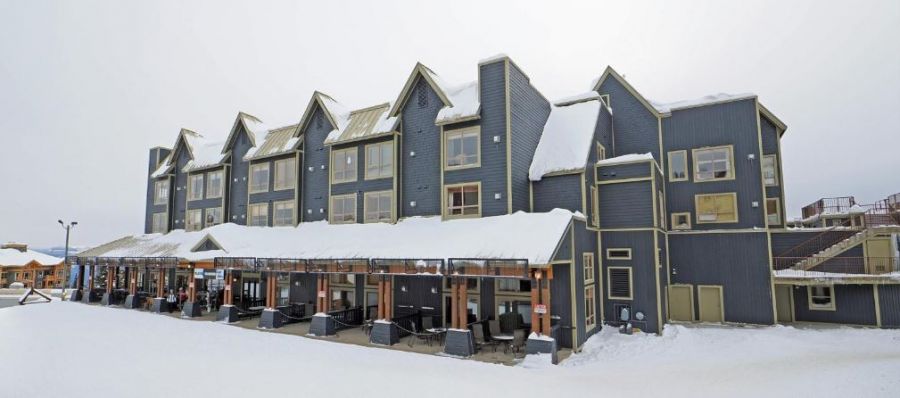 </who>Photo credits: Realtor.ca</who>A two-bedroom, two-bathroom condominium in the Chateau at Big White complex is listed for sale for $475,000, which is just a little less than the $476,000 median selling price of a condo at Big White in the first three months of this year.