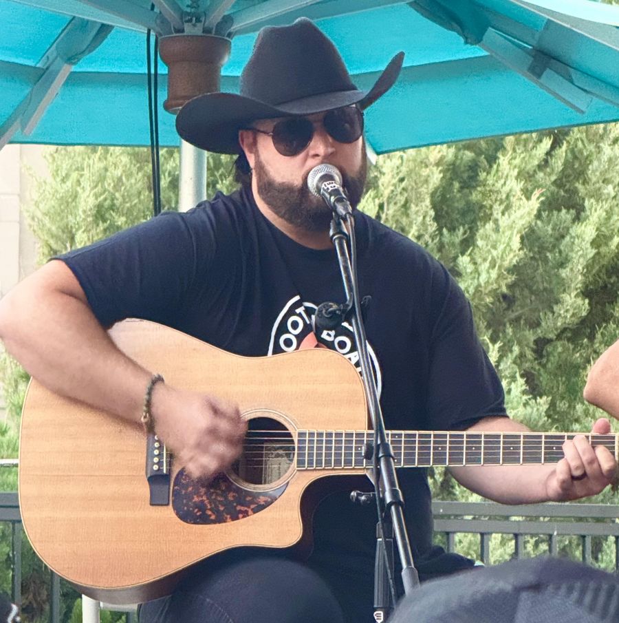 </who>Chris Buck sang 'I Hope Heaven Has a Honky Tonk'