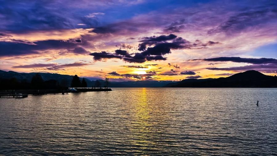 </who>A photo from Facebook taken by Danni Willow over Okanagan Lake.