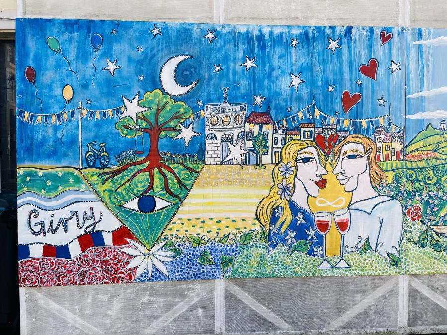 </who>This mural in Givny, of course, features wine drinking.