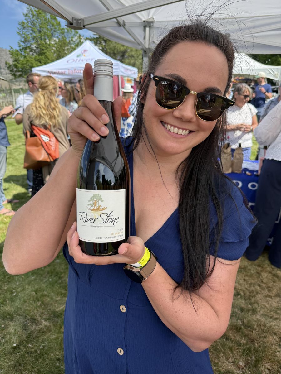 </who>River Stone Winery general manager Noelle Starzynski with the delicious 2025 Albarino.