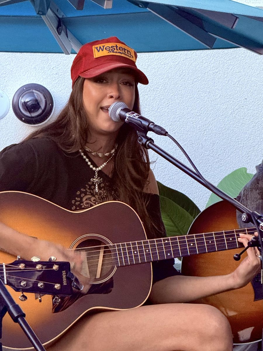 </who>Robyn Ottolini sings 'Airplane Bottle (of Vodka)' and her patriotic new single 'O Canada'.
