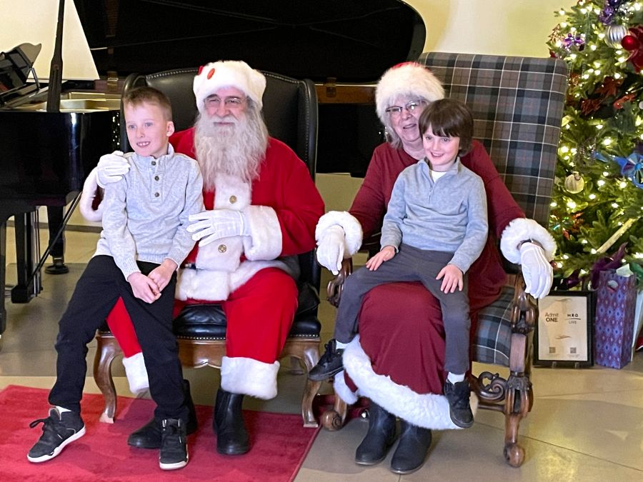 </who>Santa and Mrs. Claus set up in the Chagall Room.
