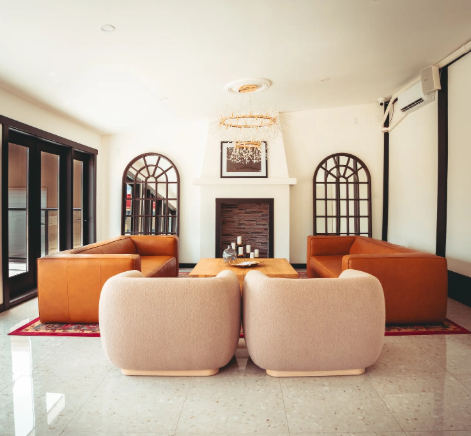 </who>The VIP tasting lounge.