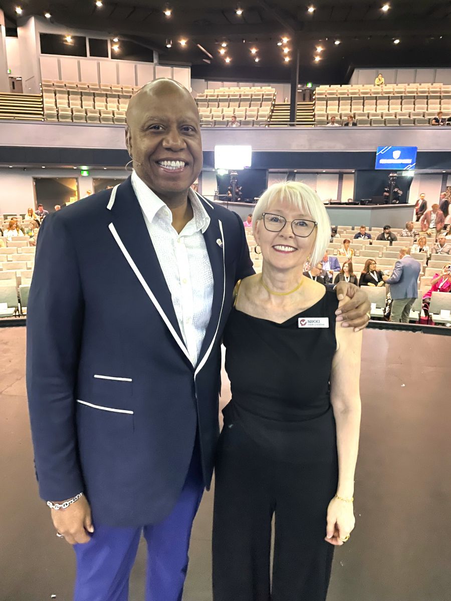 <who>Photo credit: Steve MacNaull/NowMedia Group</who> Former NBA player and motivational speaker Walter Bond and NowMedia Group CEO Nikki Csek kicked off the AI Summit in Kelowna this morning.