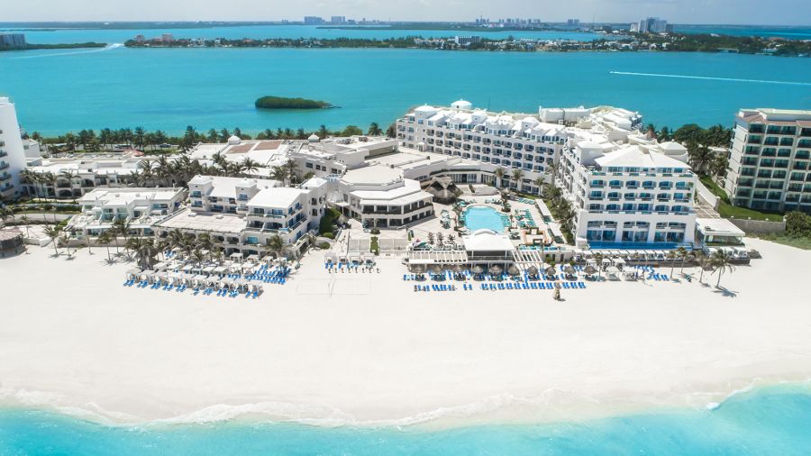 <who>Photo credit: WestJet Vacations</who>The Wyndham Alltra Cancun is one of the resorts you can book as part of a WestJet Vacations all-inclusive.