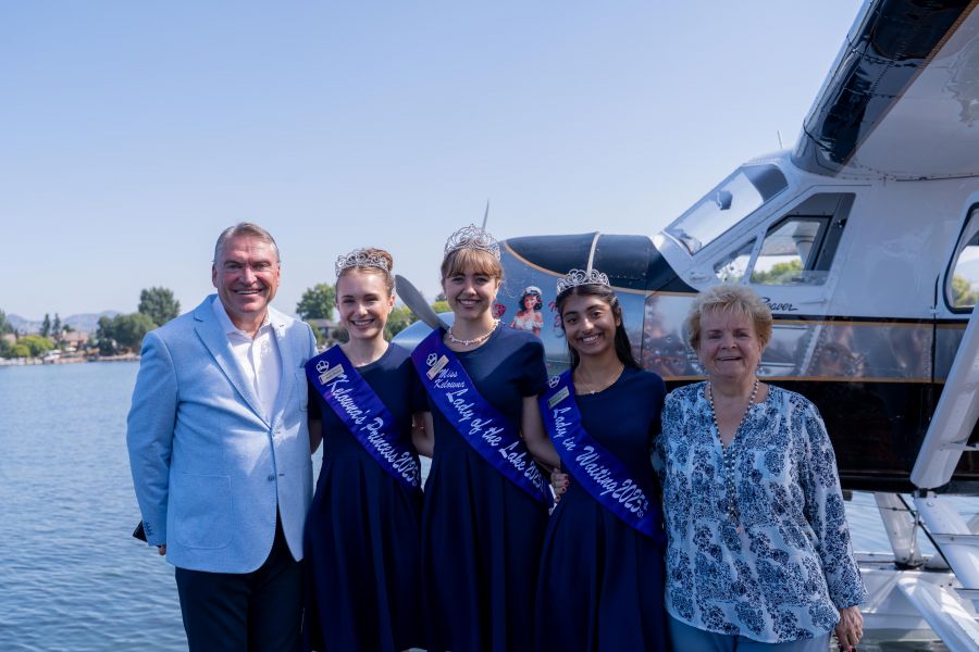 </who>Lady of the Lake ambassadors were also on hand, a tie-in to 'Miss El' being a homage to the Lady of the Lake pageants.