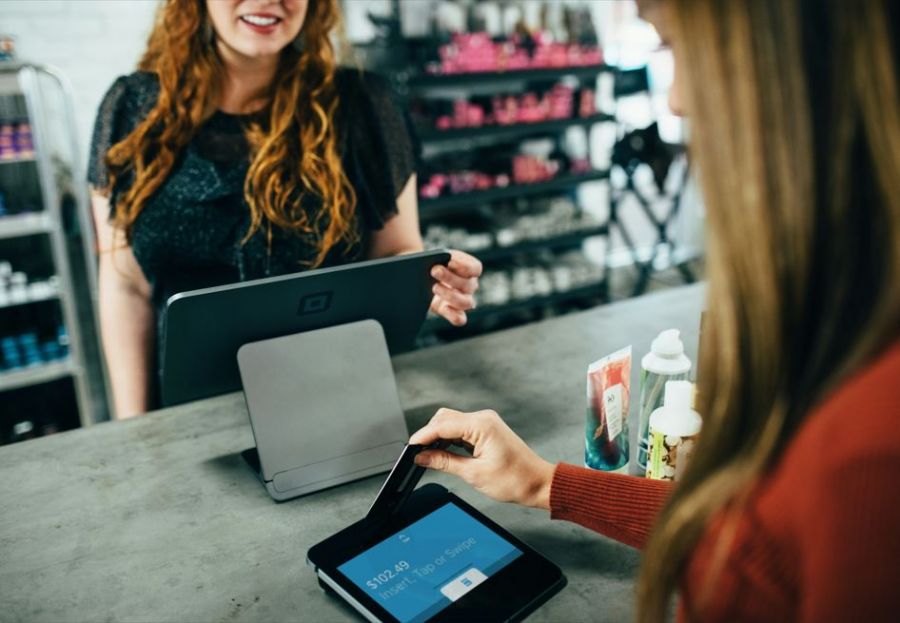 <who>Photo credit: Blake Wisz on Unsplash</who>Canadians are watching what they spend this Christmas.