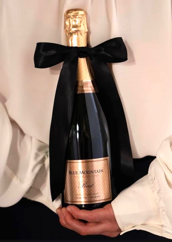 <who>Photo credit: Blue Mountain</who>Gift wrap option No. 2.