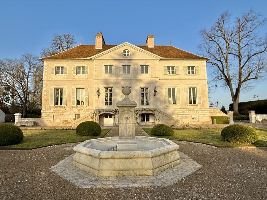 </who>Chateau Long-Depaquit in Chablis.