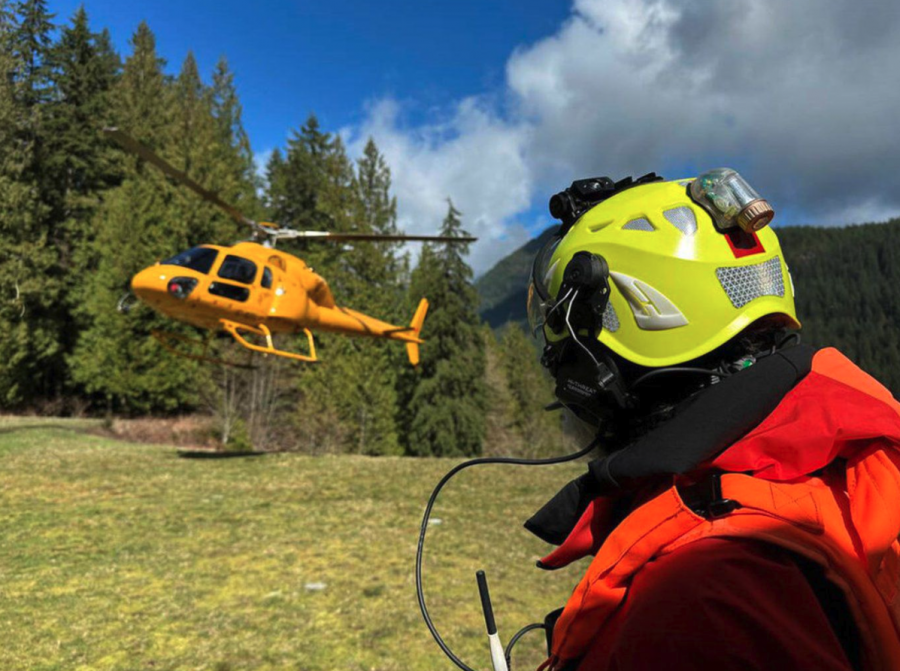 <who> Photo credit: North Shore Rescue </who> North Shore Rescue volunteers prepare to airlift a hiker injured near Norvan Valls in the North Vancouver backcountry, on March 29, 2024.