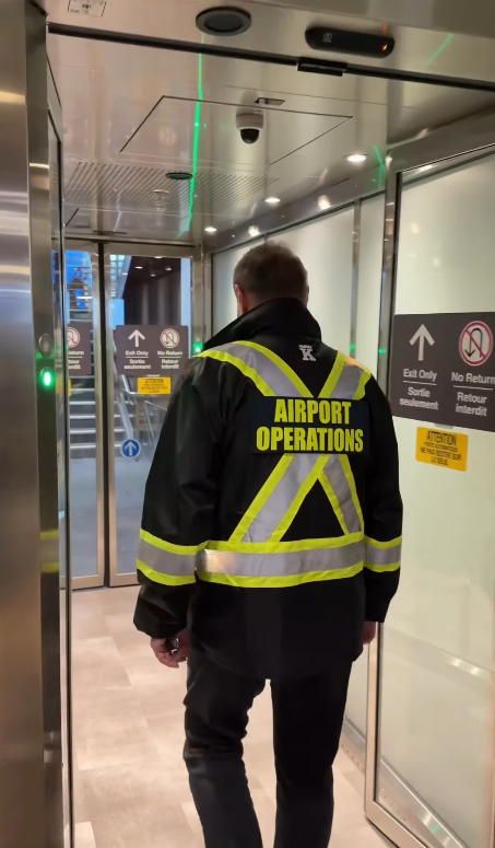 </who>Entering one of the fast flow exit doors, above. And, halfway through the system, below.