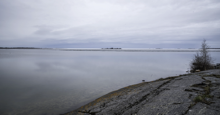 <who> Photo credit: File/public domain </who> Great Slave Lake.