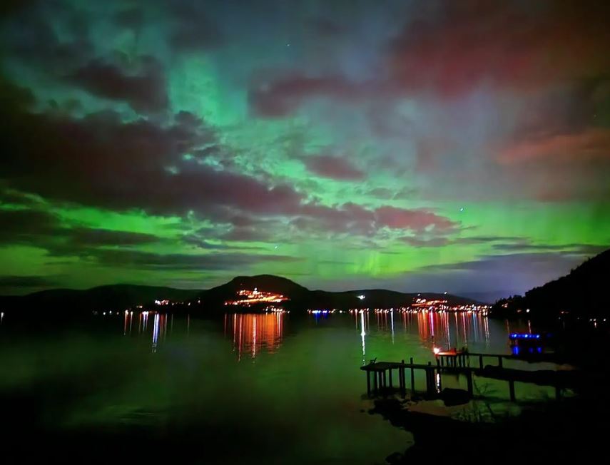 <who>Photo Credit: @boomer_spooner on Instagram</who>The Northern Lights dancing above Vernon in March 2023.