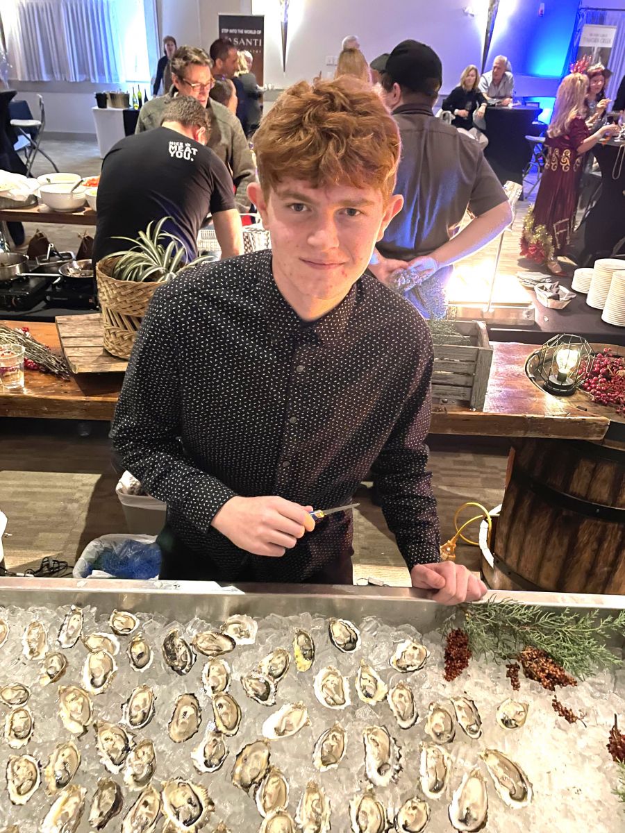 </who>Tom Crofts from Codfather's shucked oysters at the Fire & Ice Gala.
