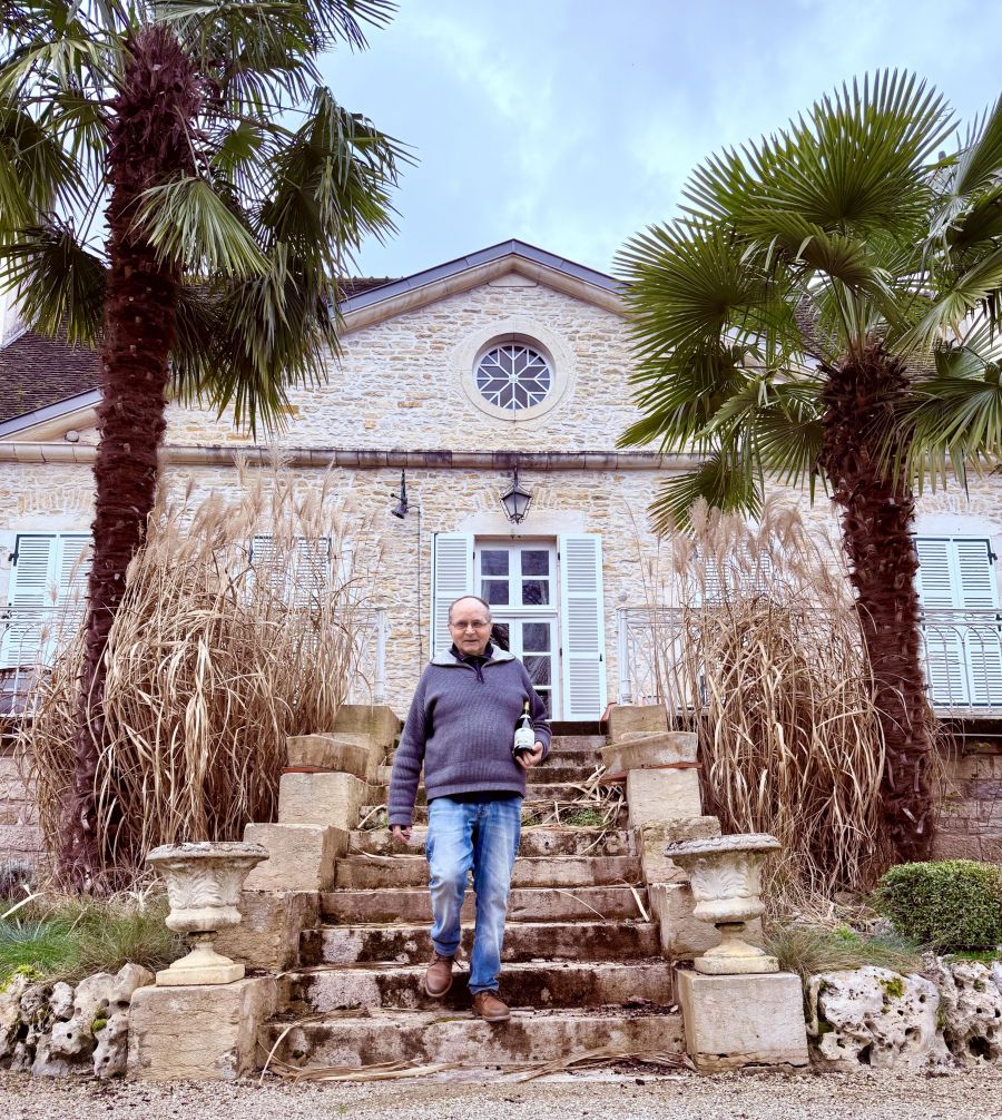 </who>Philippe Delagrange is the seventh-generation owner of Domaine Bernard Delegrange in Meursault.