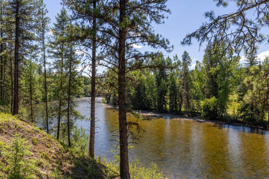 </who>The Kettle River runs through the property