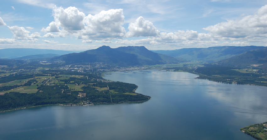 <who> Photo credit: City of Salmon Arm </who> The plane was on its way to Salmon Arm (pictured).