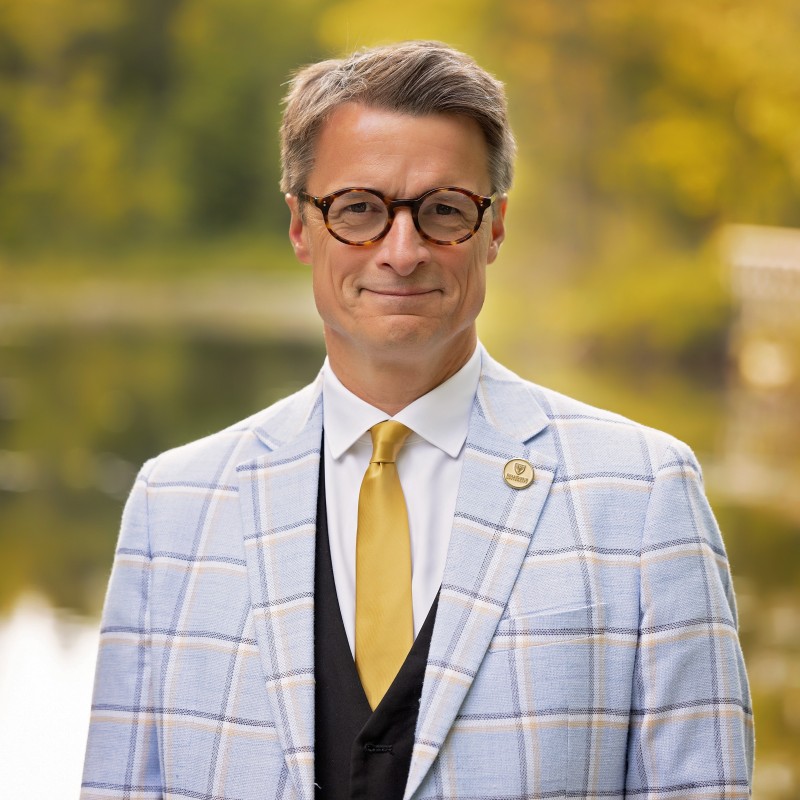 </who>Dr. Sylvain Charlebois, aka the food professor, is a researcher at Dalhousie University in Halifax and a visiting scholar in food policy and distribution at McGill University in Montreal.