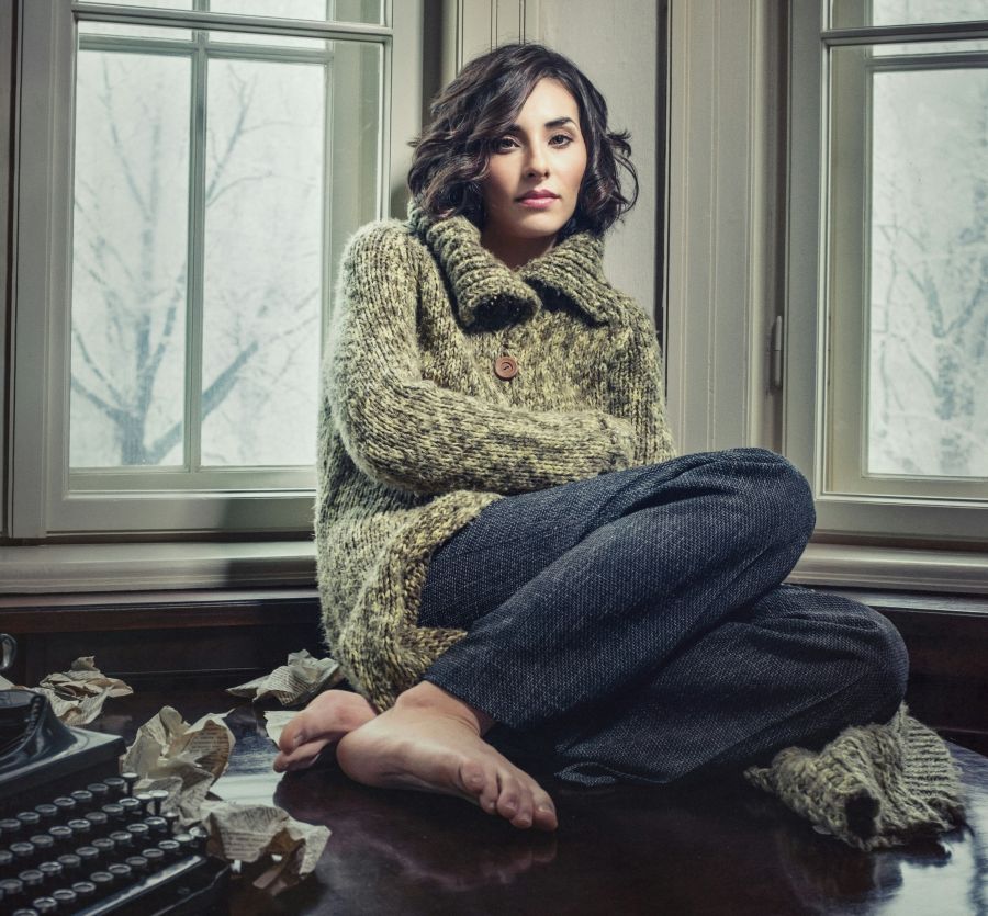 <who>Photo credits: Velizar Ivanov and Annie Spratt</who>Apparently, it's sweater season.