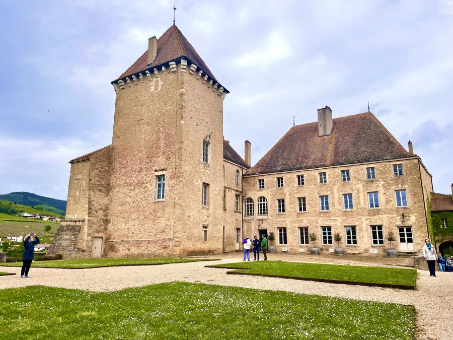 </who>Chateau de Pierreclos winery is in a former castle.
