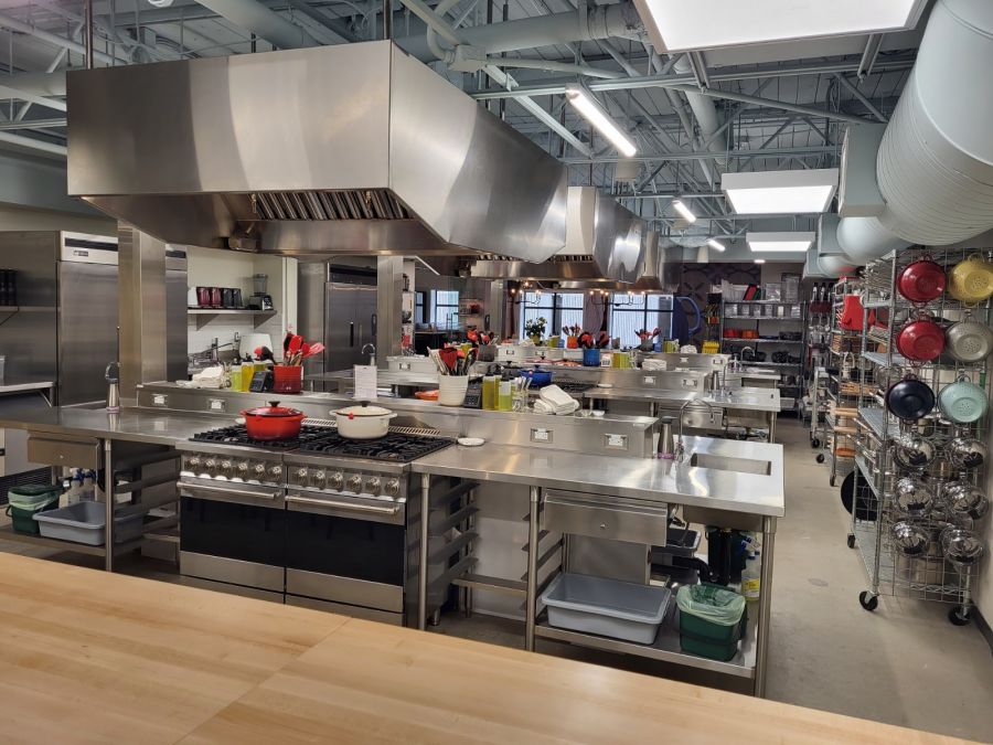 </who>Cooking class stations.