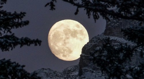 Look up! Sunday night is the full snow moon
