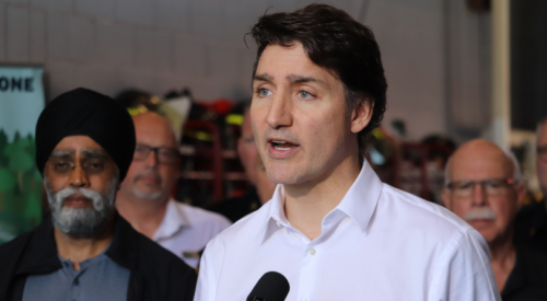 VIDEO: Trudeau visits Central Okanagan first responders and elected officials