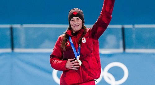 Olympics Day 1: Valérie Maltais wins Canada’s 1st medal, women’s hockey team wins big