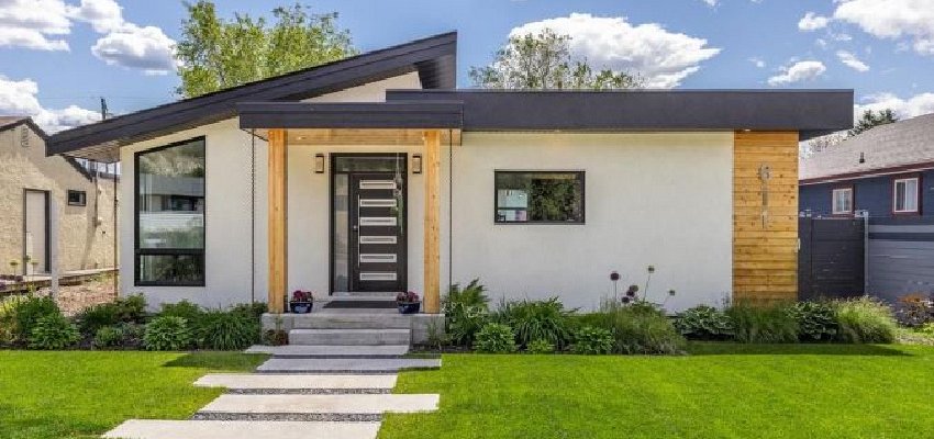 Kelowna benchmark house prices manage to hang on at just over $1M