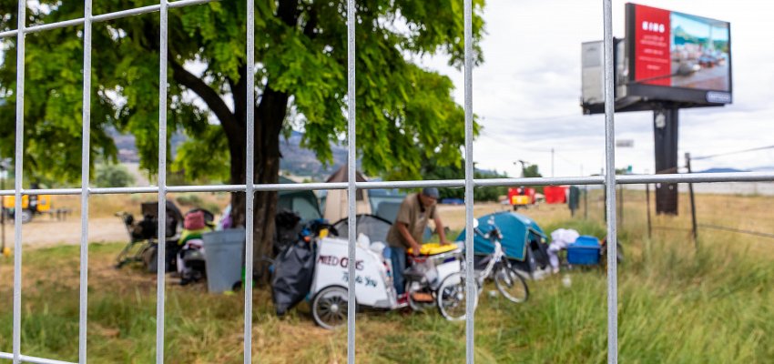 Fences, guards surround subdued Fairview encampment
