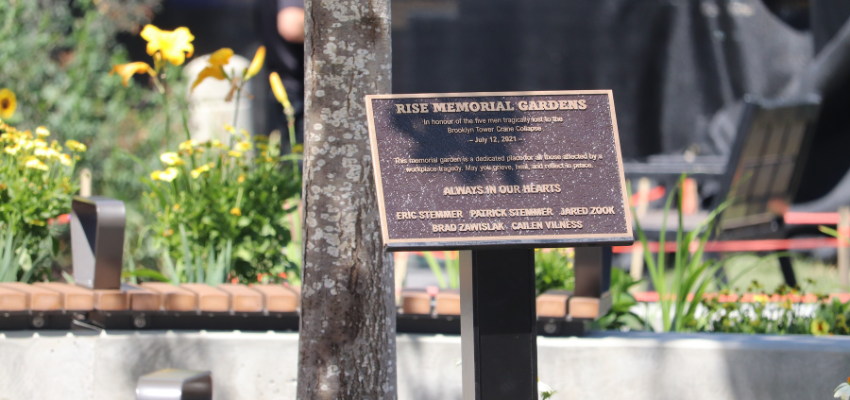 Kelowna crane collapse memorial opens as families continue to wait for answers
